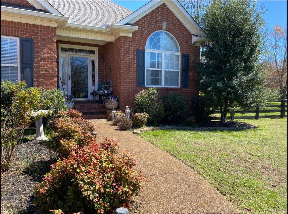 About Helping Hands Lawn & Landscape